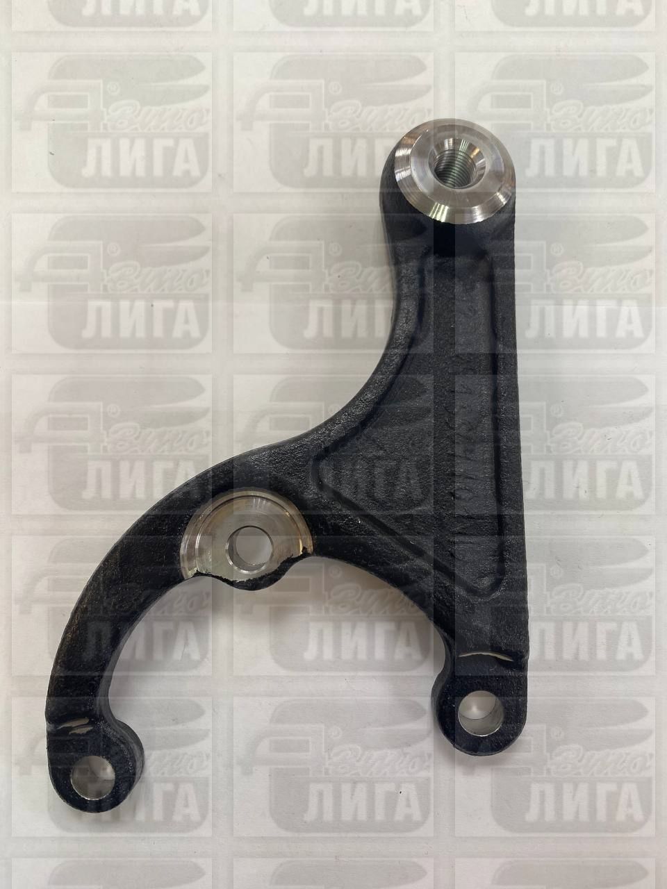 Кронштейн амортизатора левый