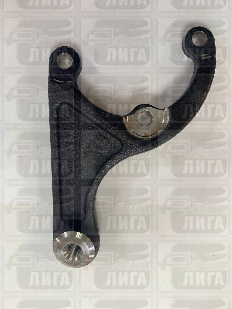 Кронштейн амортизатора правый