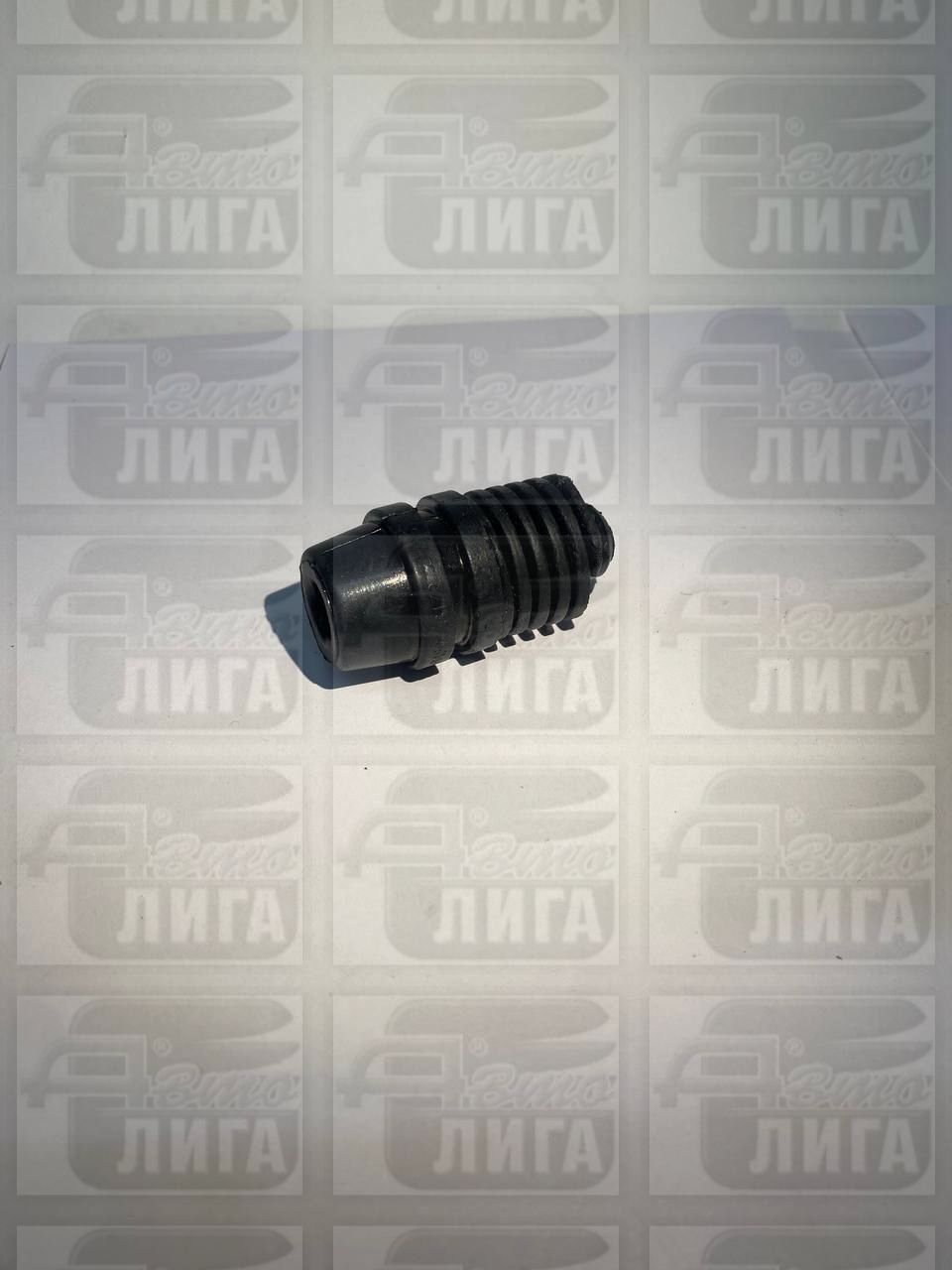 отбойник капота