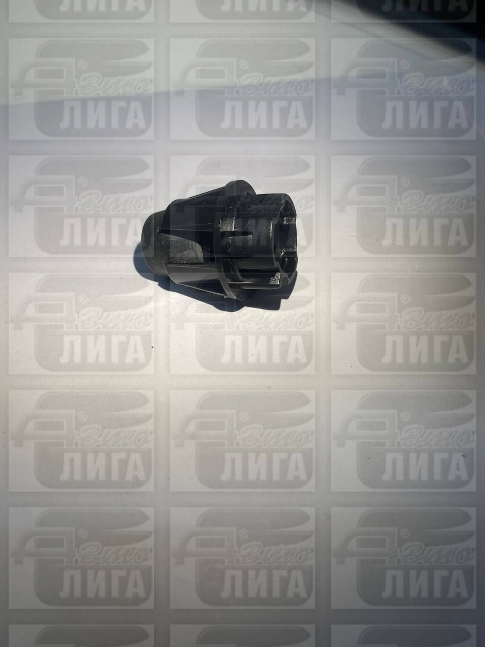 отбойник капота