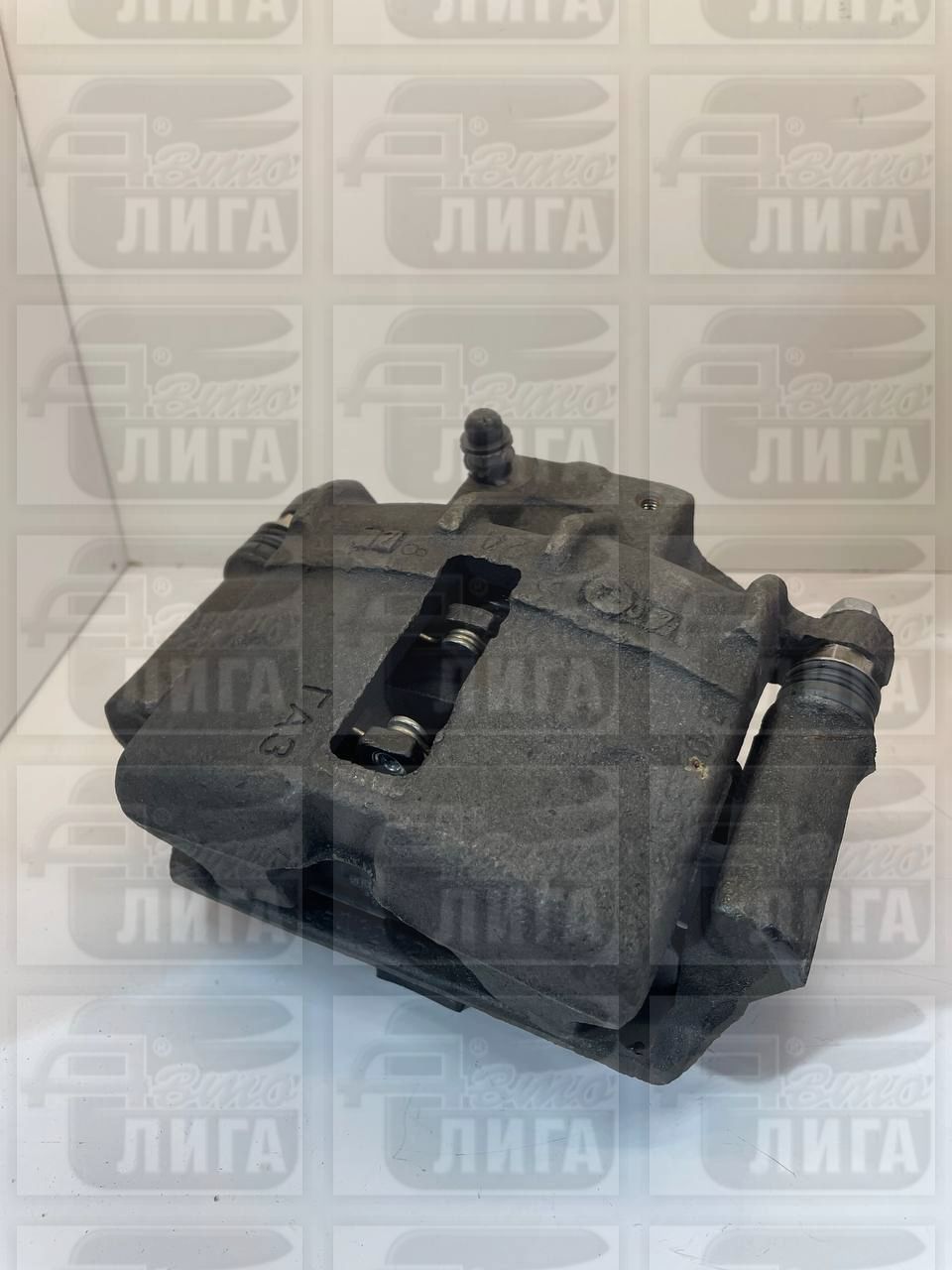 скоба переднего дискового тормоза левая  Газель