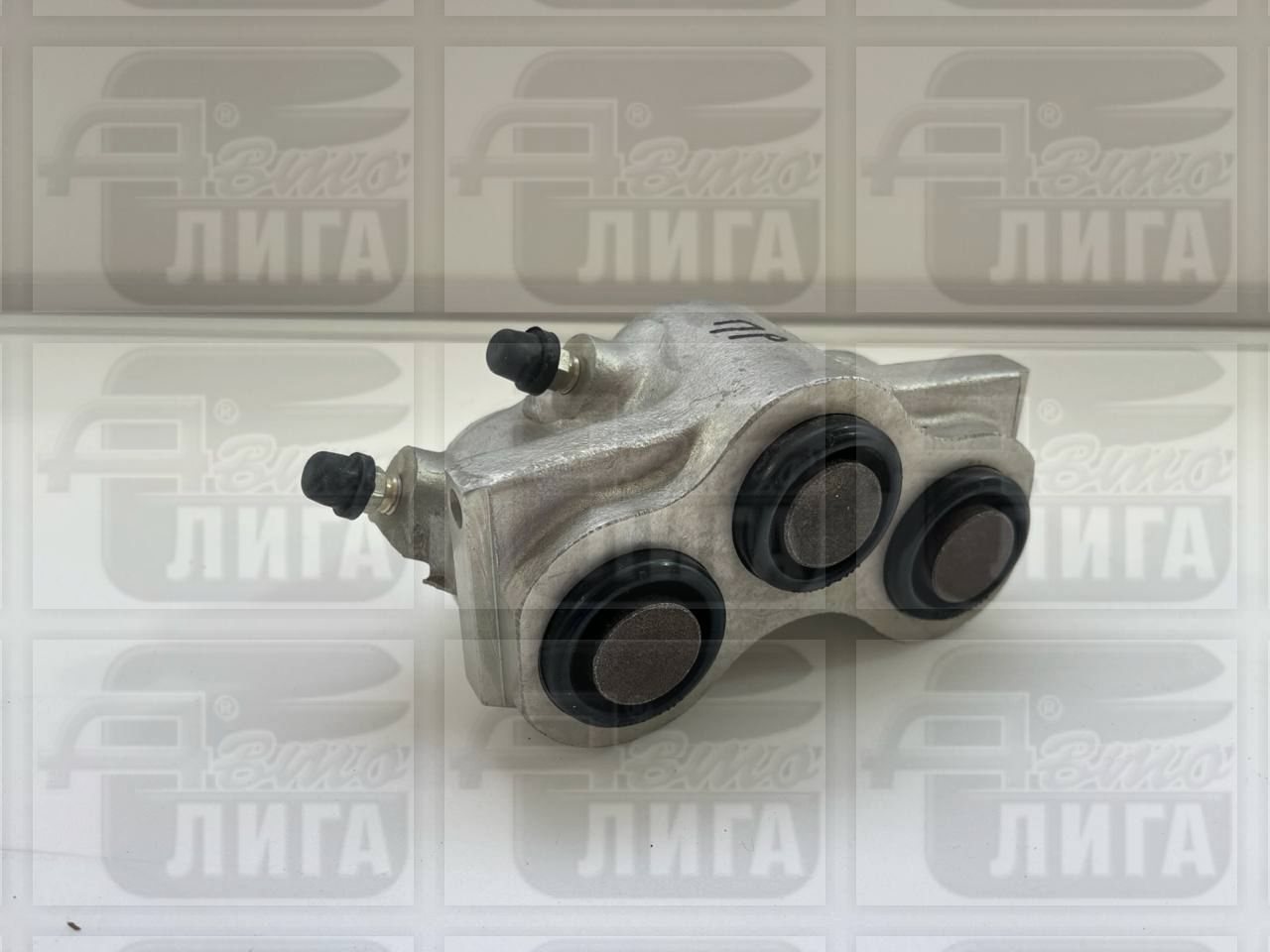 Цилиндр тормозной передний ВАЗ 21214 левый под 1 шланг "АвтоВАЗ".