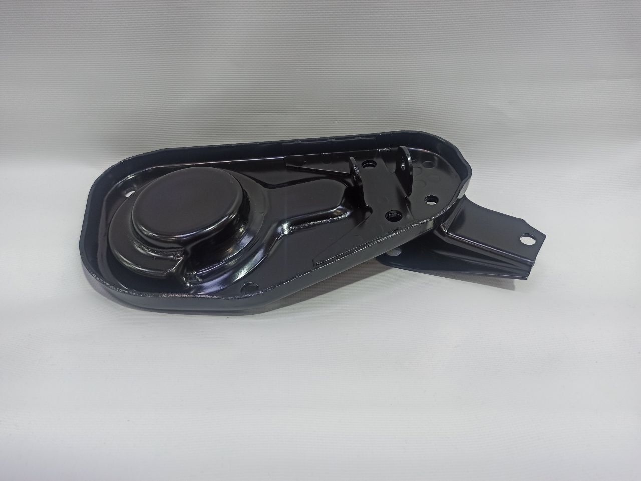 Чашка пружины ВАЗ 2121 нижняя левая "АвтоВАЗ".