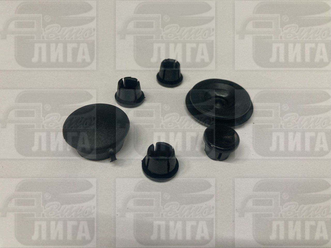 Пистоны после демонтажа спойлера 2112 "Кампласт"