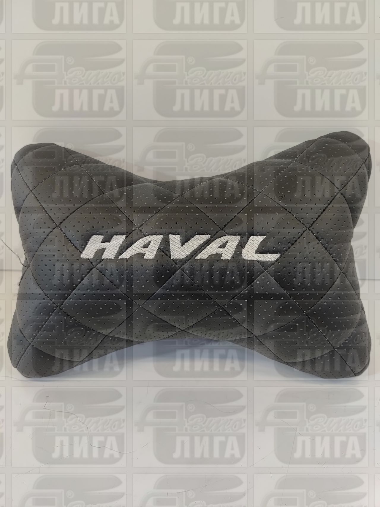Автомобильная подушка на подголовник экокожа с логотипом автомобиля Haval