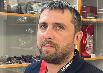 Старший-Менеджер-Денис Демьянов